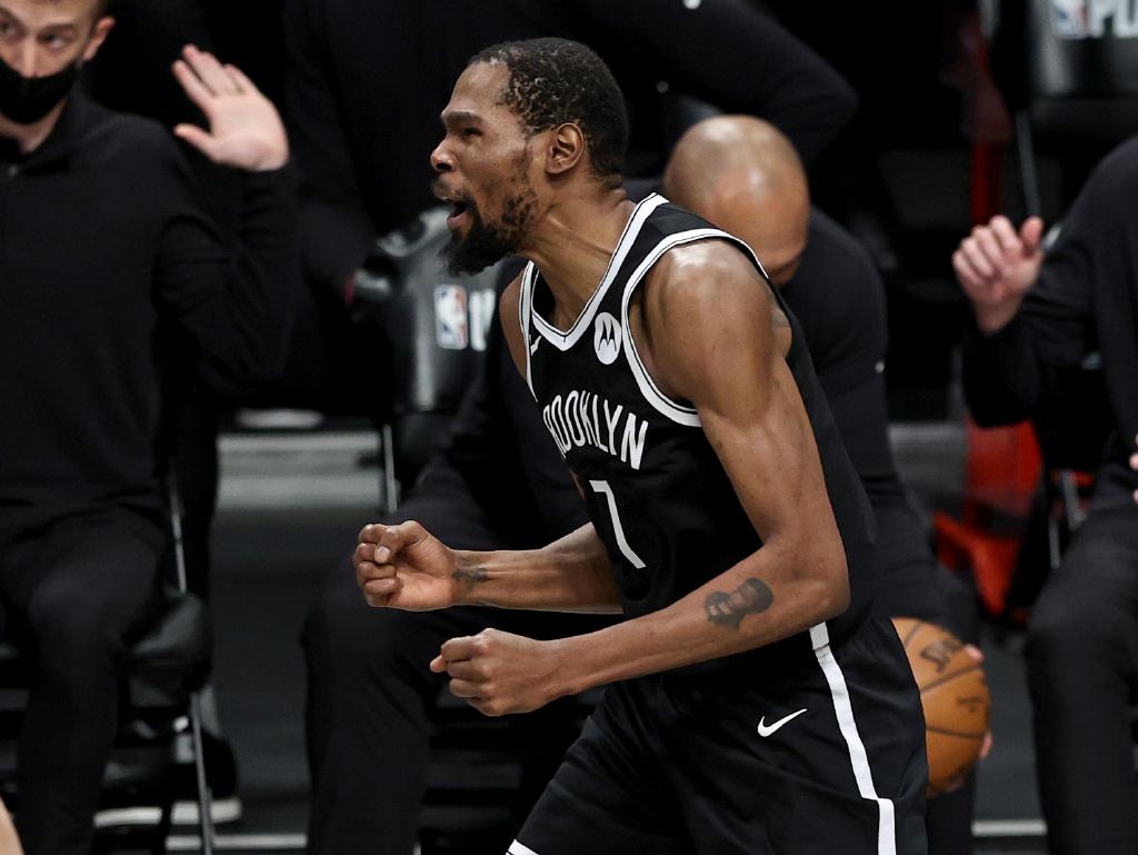  杜兰特在篮网比赛中势不可挡，惊险取胜引发热议！